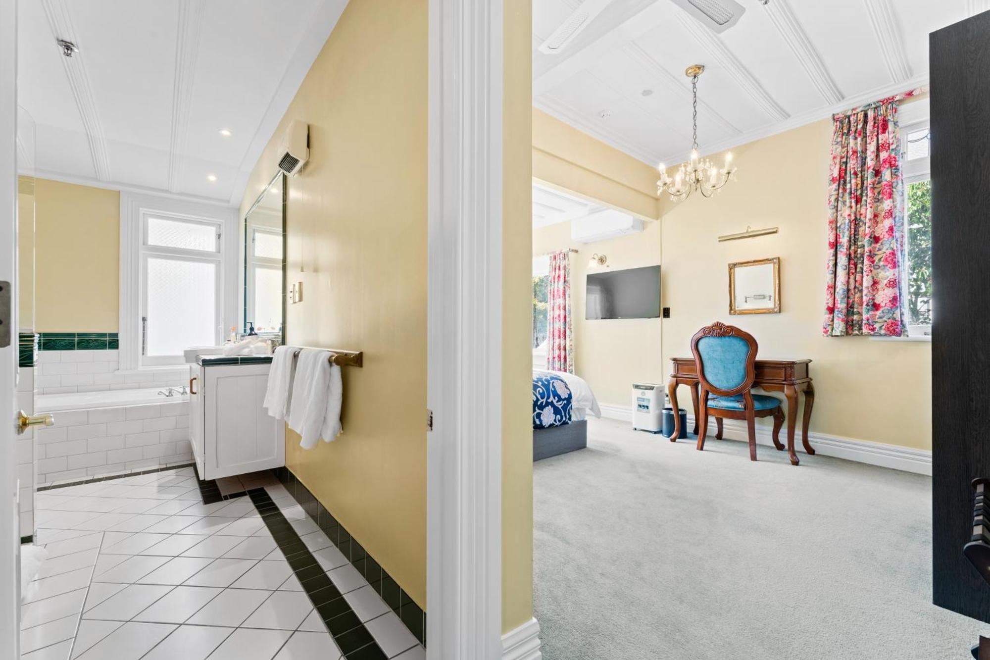 Aachen House Hotel 4*