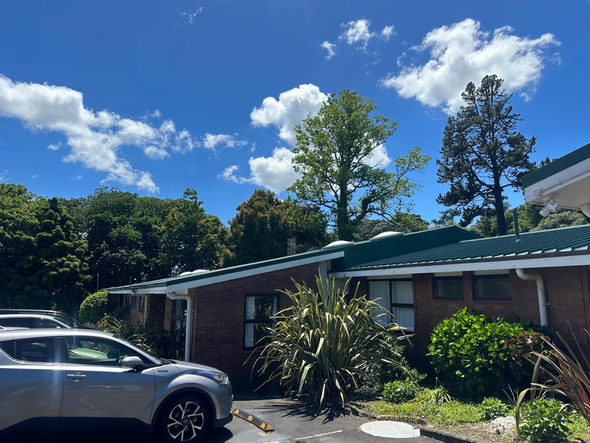 Eden Hostel *
