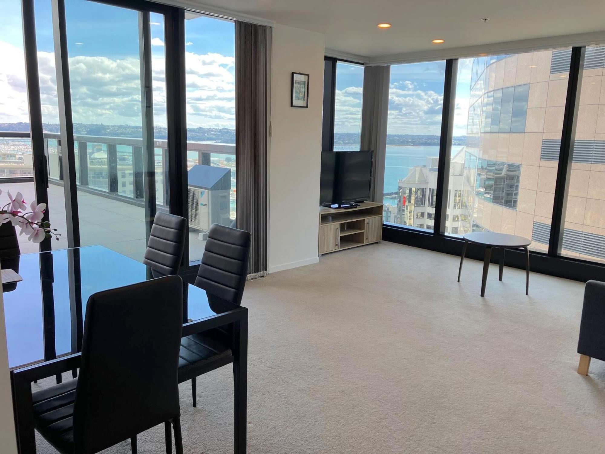 Magnificent Harbour View Skytower View In Cbd Apartment Auckland