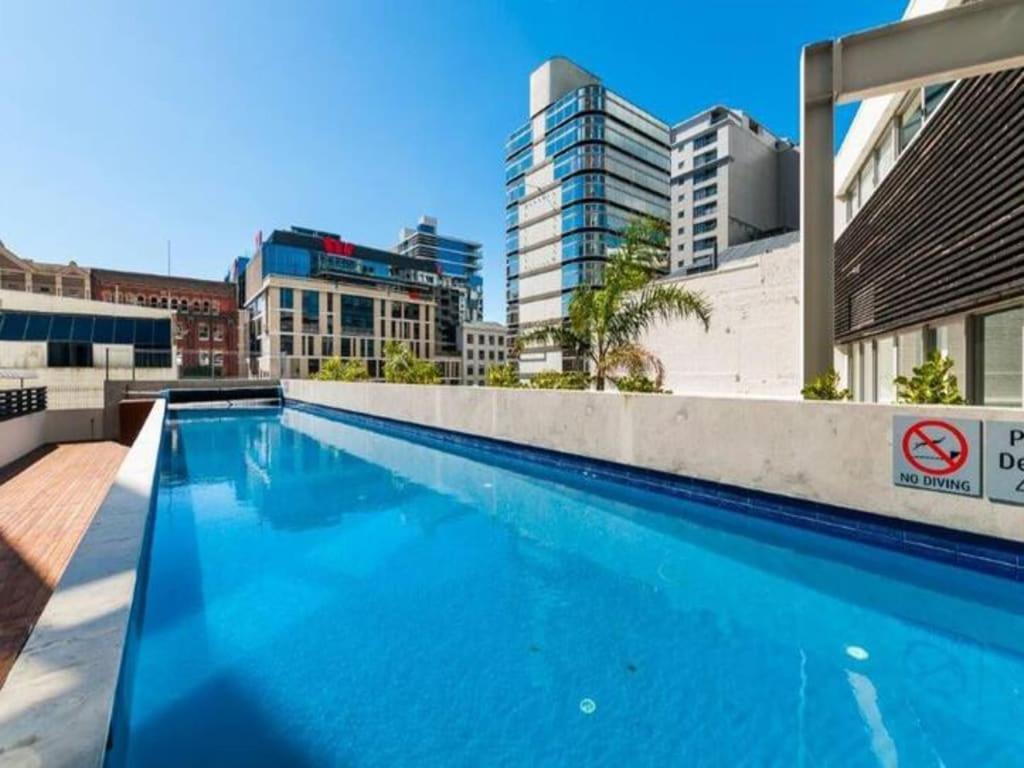 Luxury 2Br Apt In Cbd Pool, Gym, Prime Spot *