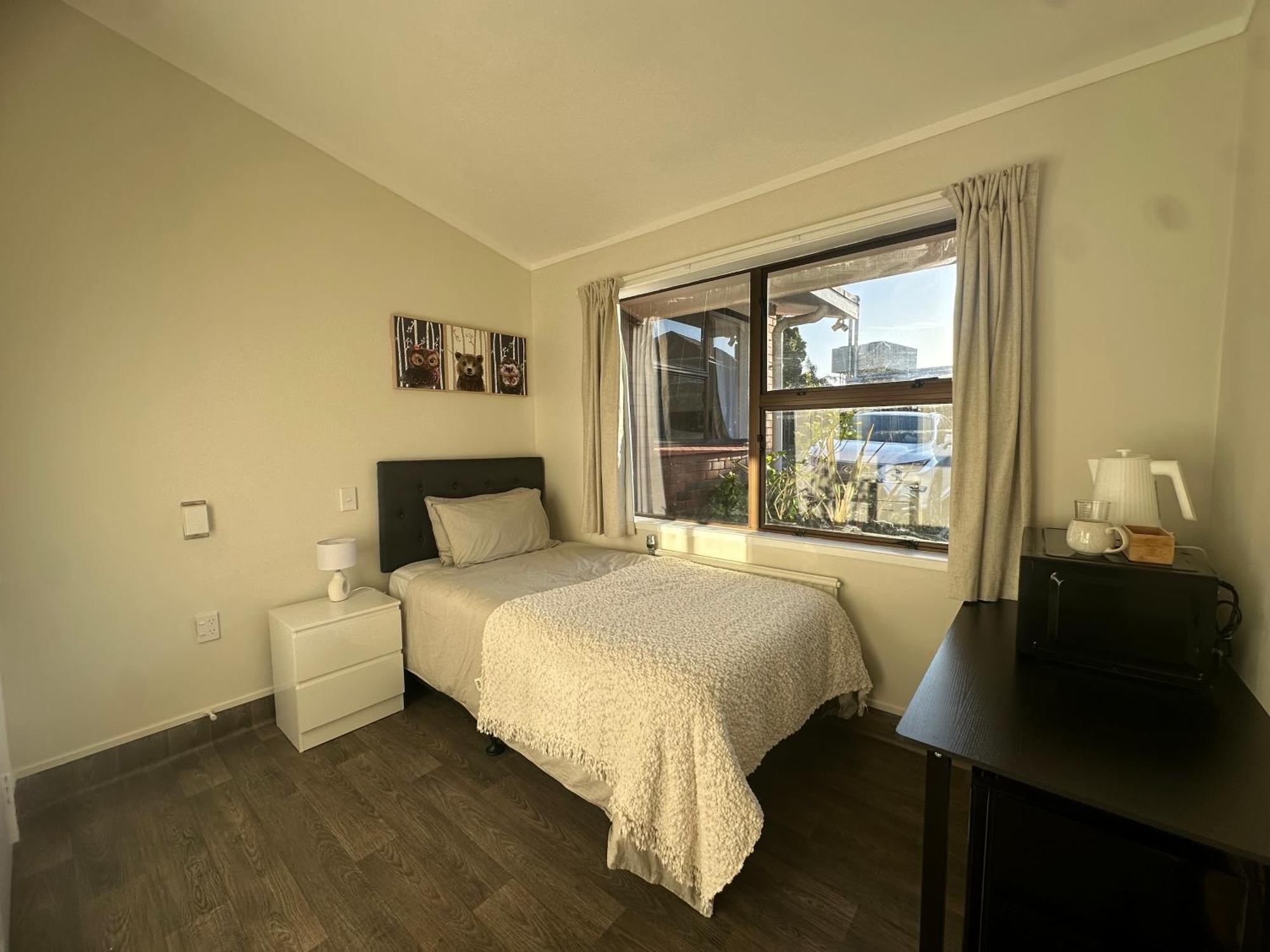 Eden Hostel *