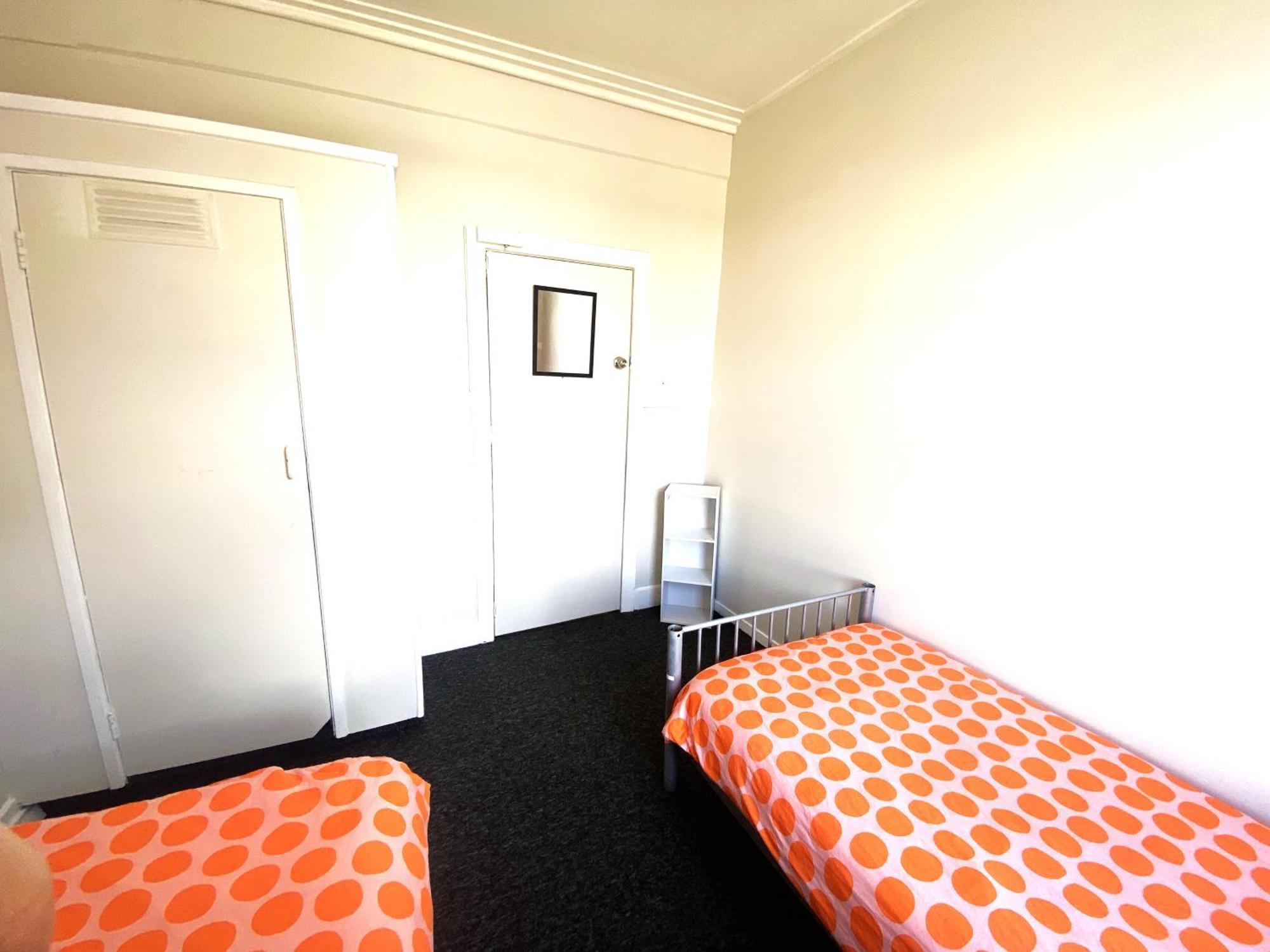 215 Edinburgh Castle * Auckland