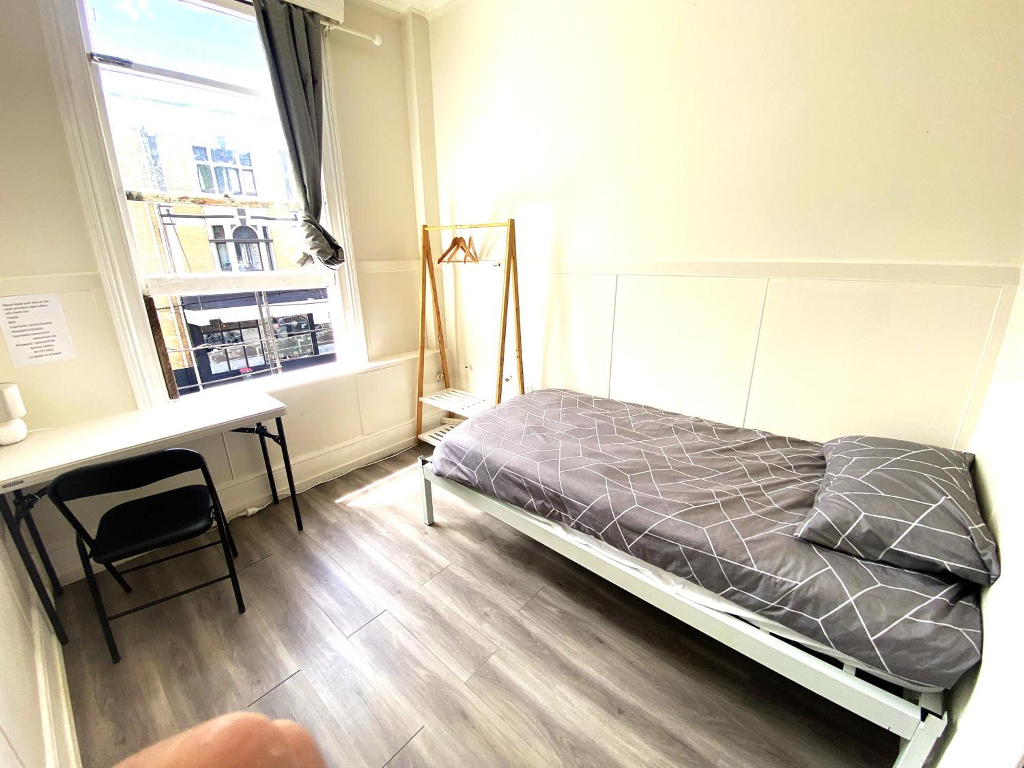 215 Edinburgh Castle Hostel