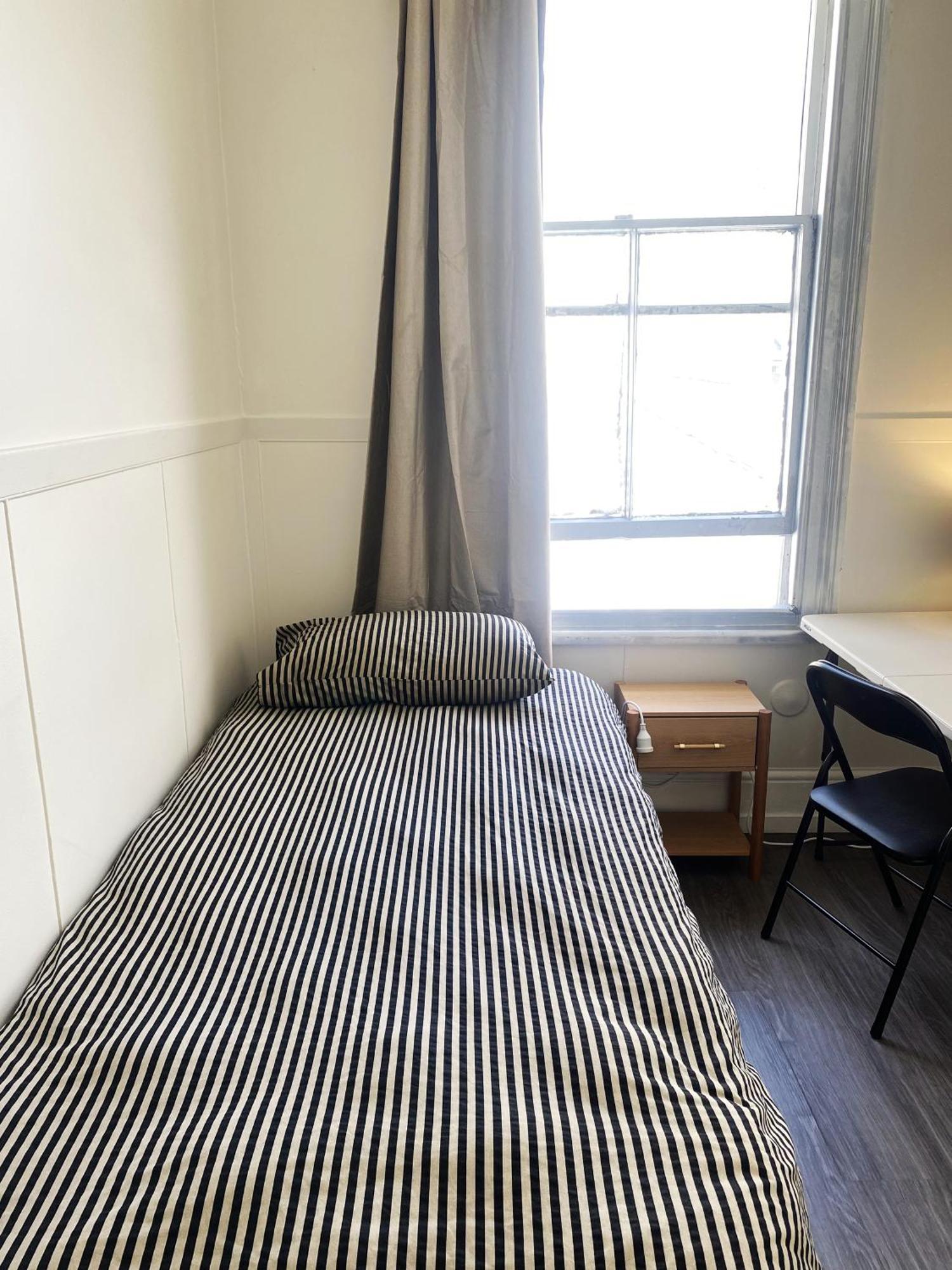 215 Edinburgh Castle Hostel *