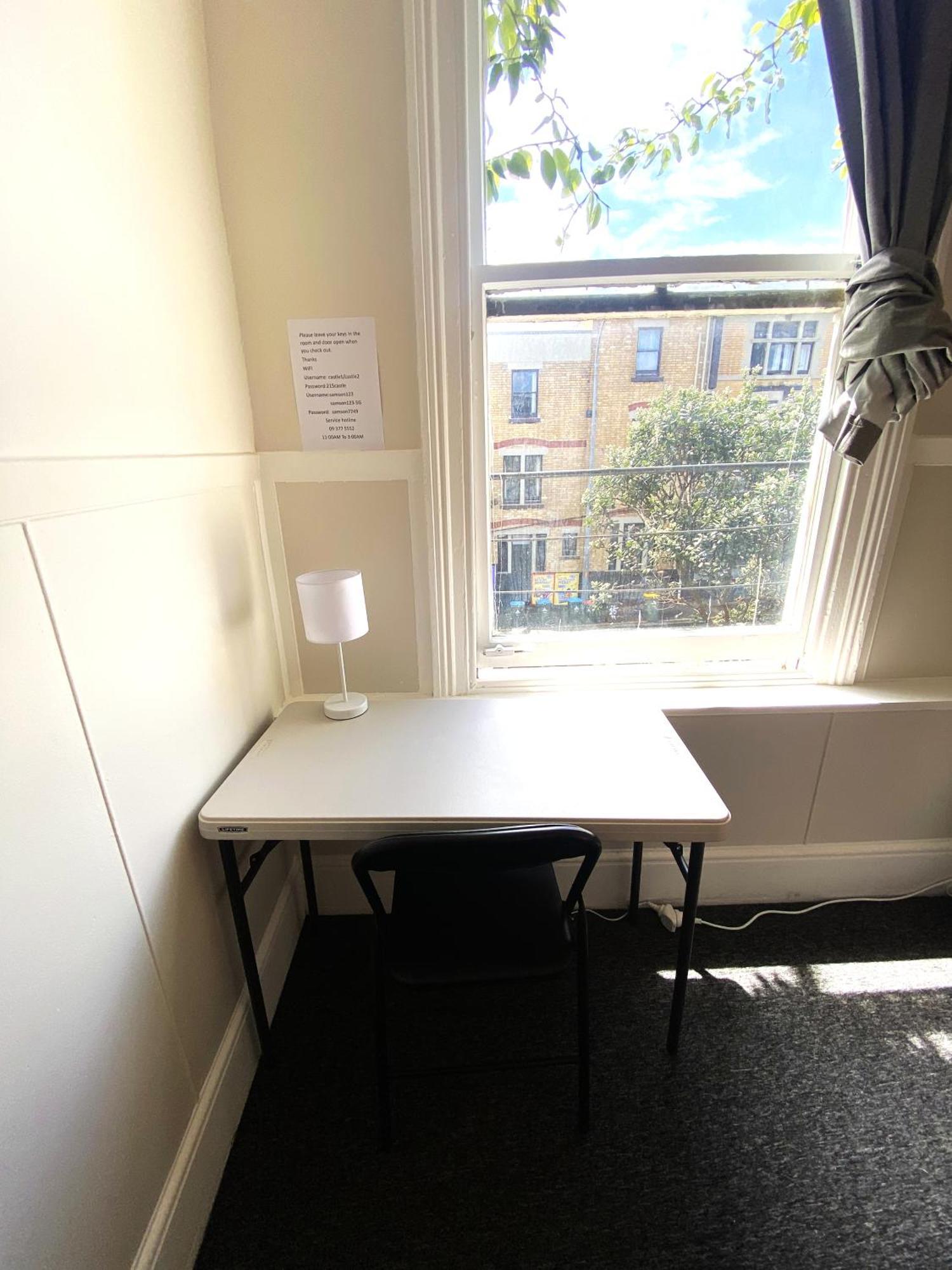 215 Edinburgh Castle Hostel *