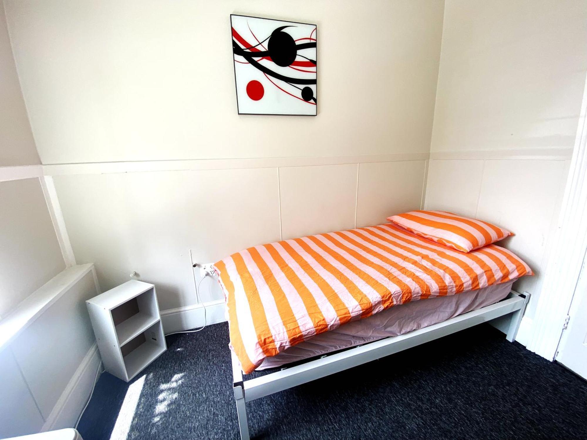 215 Edinburgh Castle Hostel