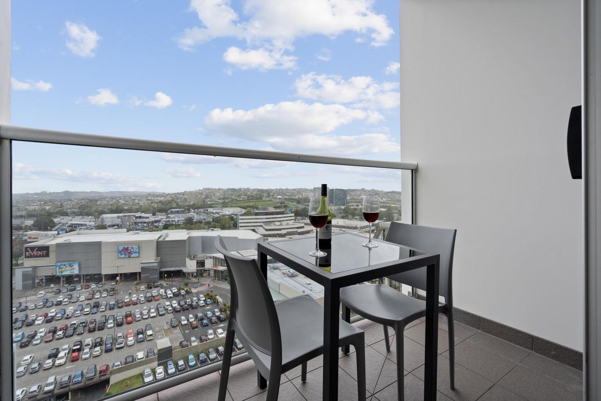 Proximity Manukau / Airport