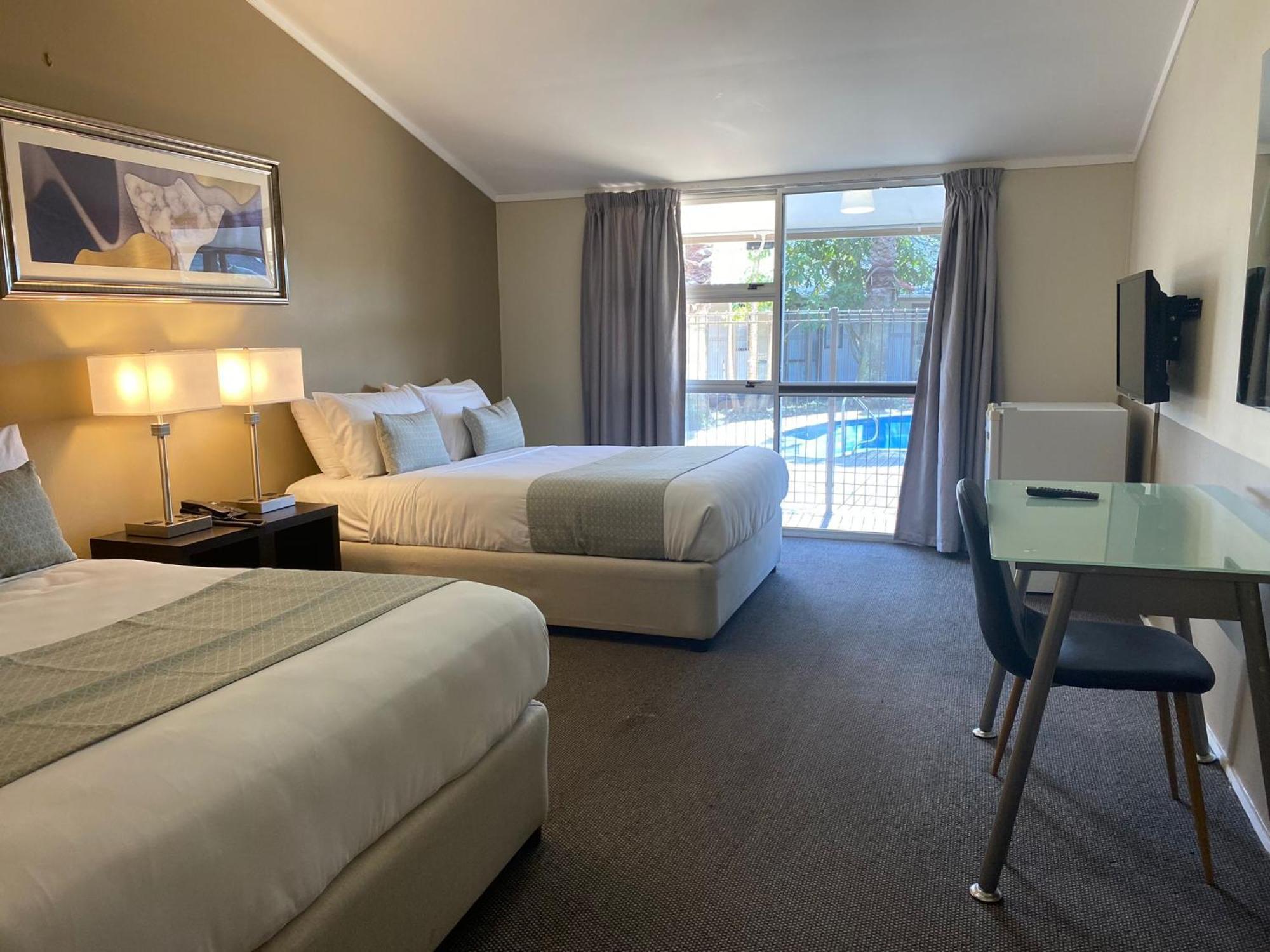 Hotel Airport Gateway 4*