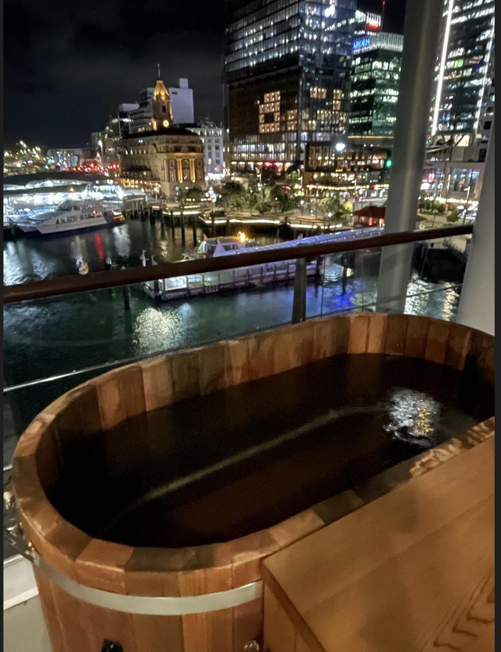 Apartment Luxury - Parking - Hot Tub - Stunning Views Auckland