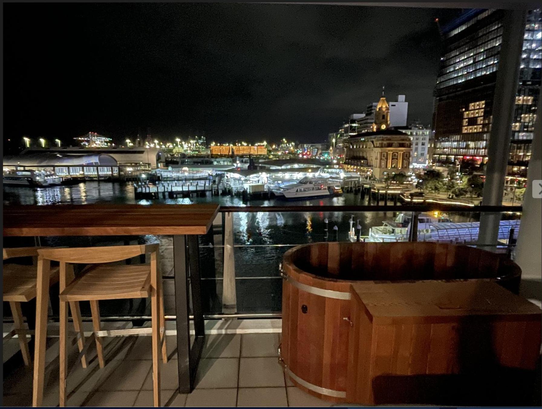 Luxury - Parking - Hot Tub - Stunning Views Apartment *