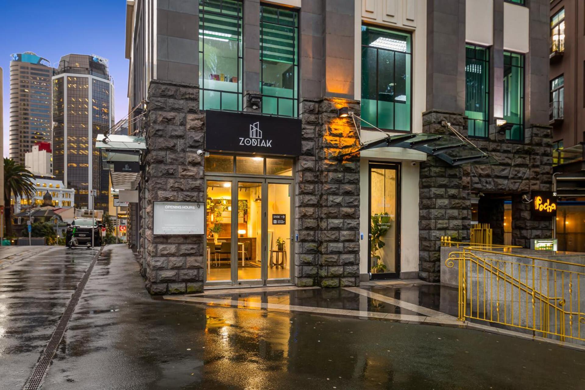 Stylish Pad Near Sky Tower Auckland