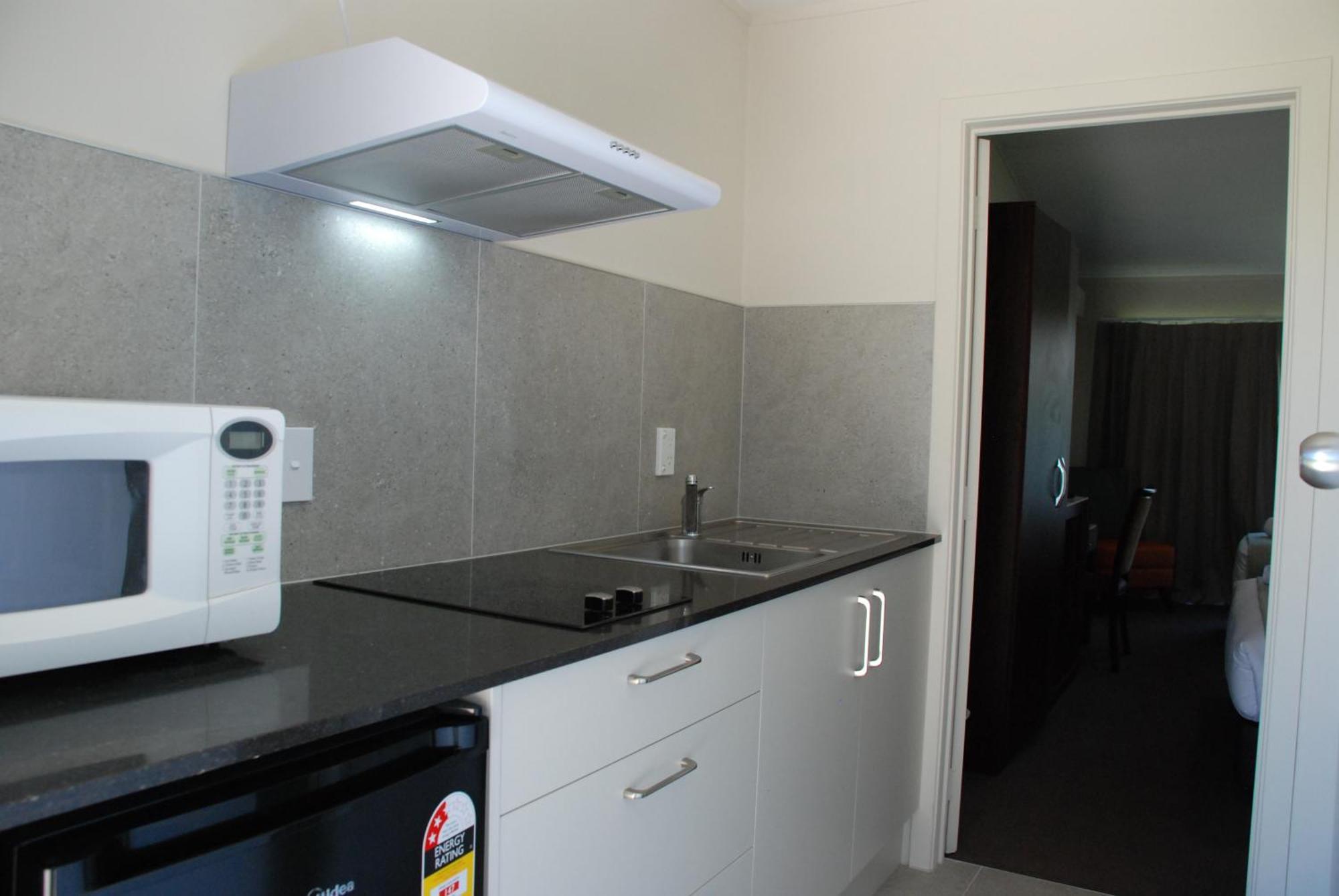 Airport Kiwi Motel 3*