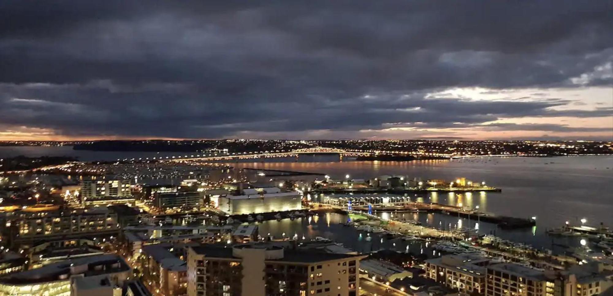 Magnificent Skytower, Sea, Habour View In Cbd Apartment *