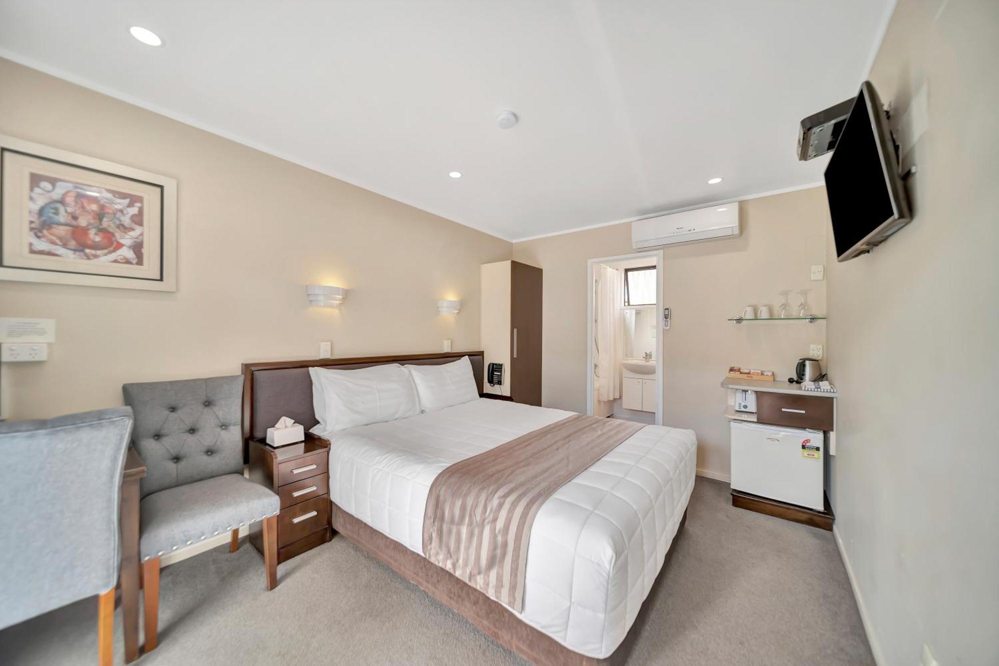 Tudor Court Motor Motel 4*