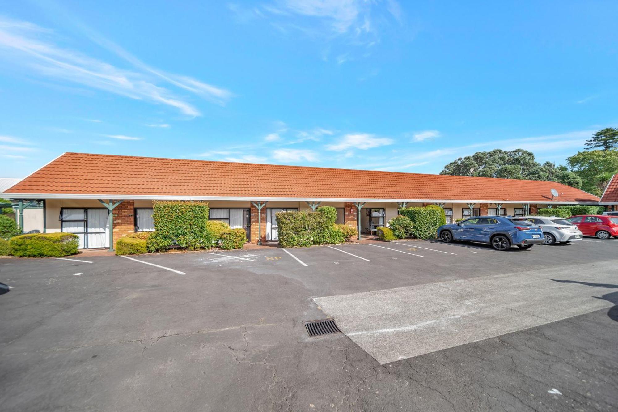 Motel Tudor Court Motor Auckland