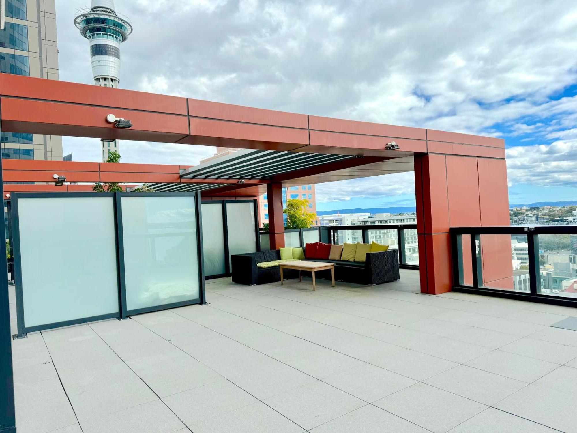 Magnificent Skytower, Sea, Habour View In Cbd