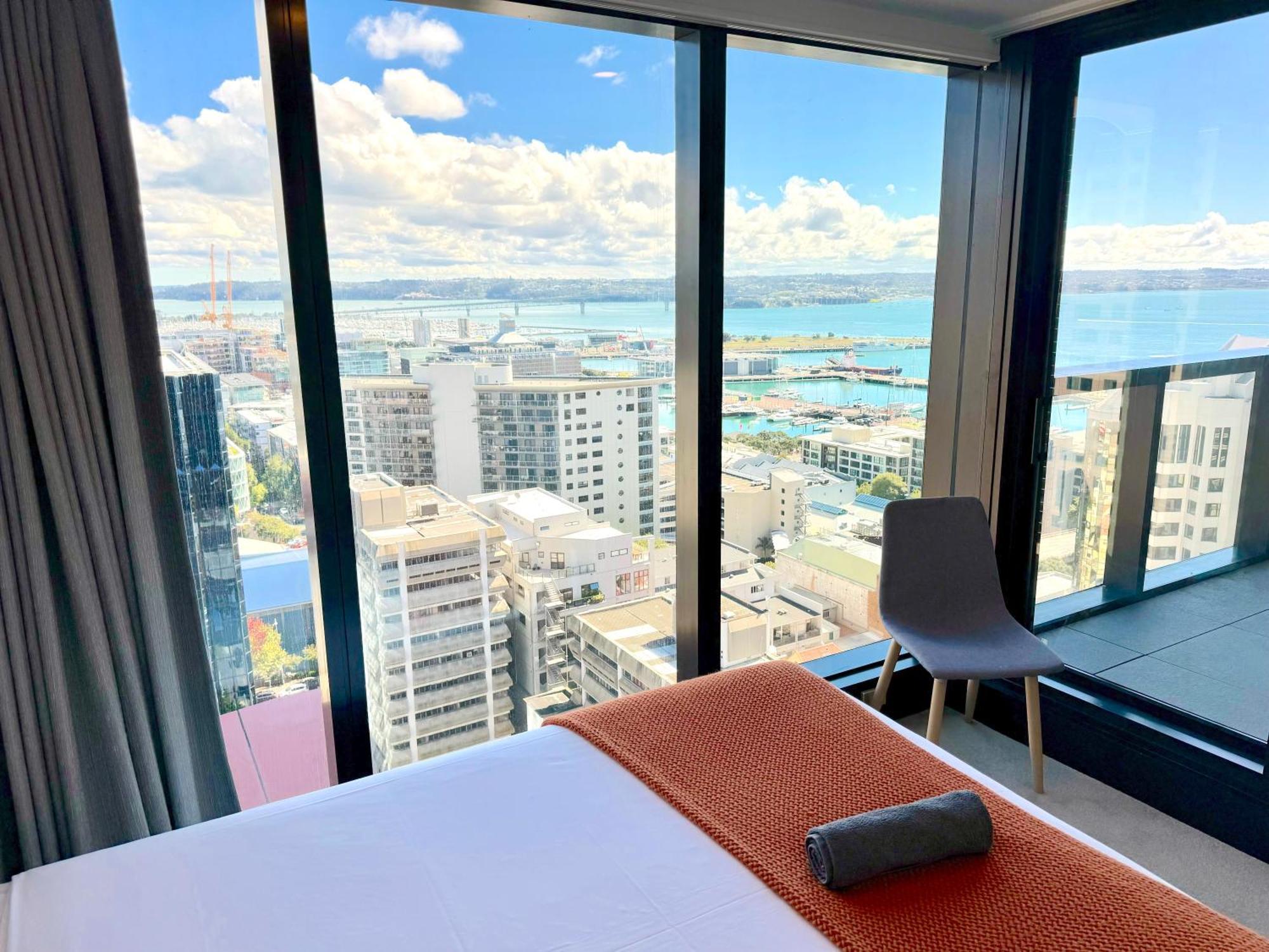 Magnificent Skytower, Sea, Habour View In Cbd Apartment *