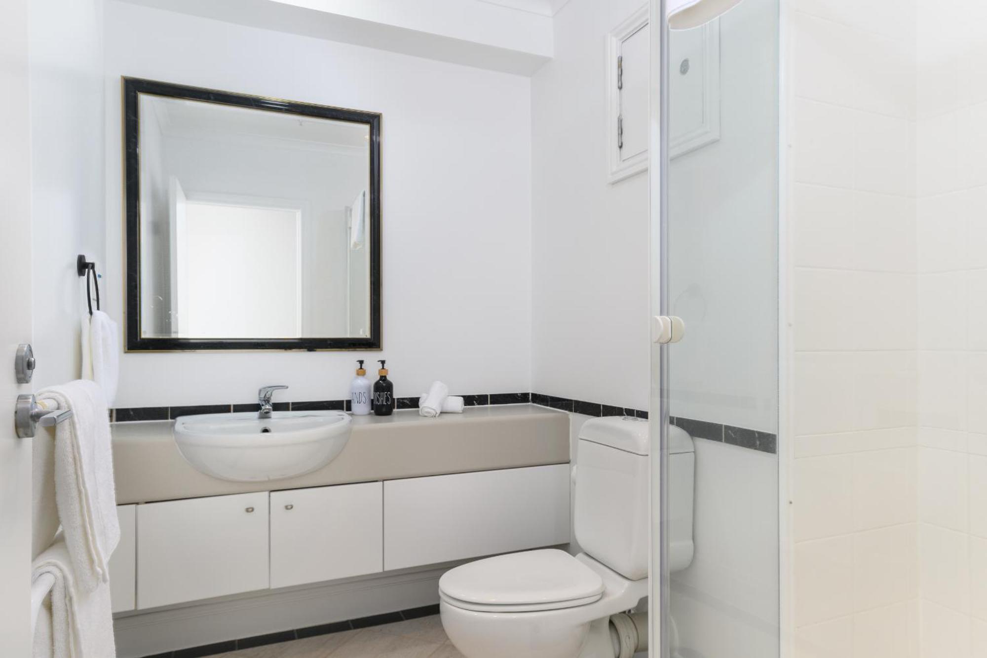 A On Queen Street Apartment *