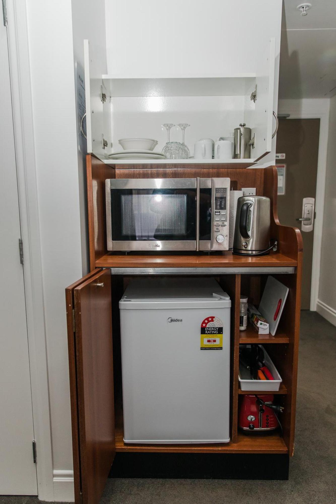 A On Queen Street Apartment *