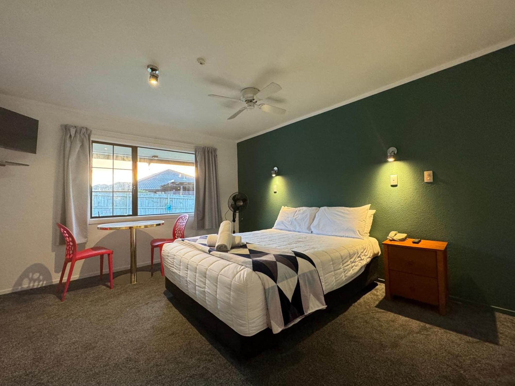 Oakwood Manor Motor 3*