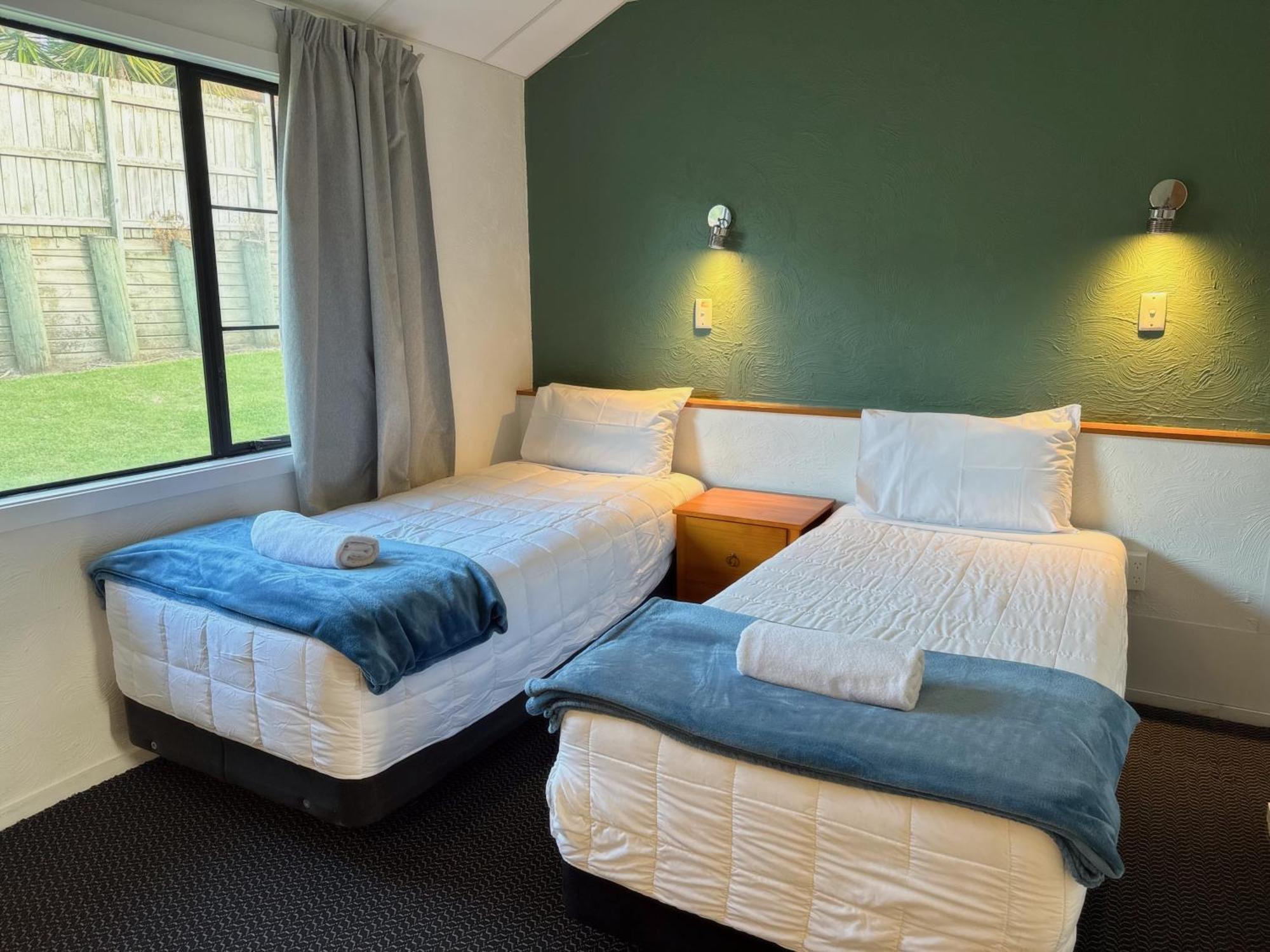 Oakwood Manor Motor Motel 3*