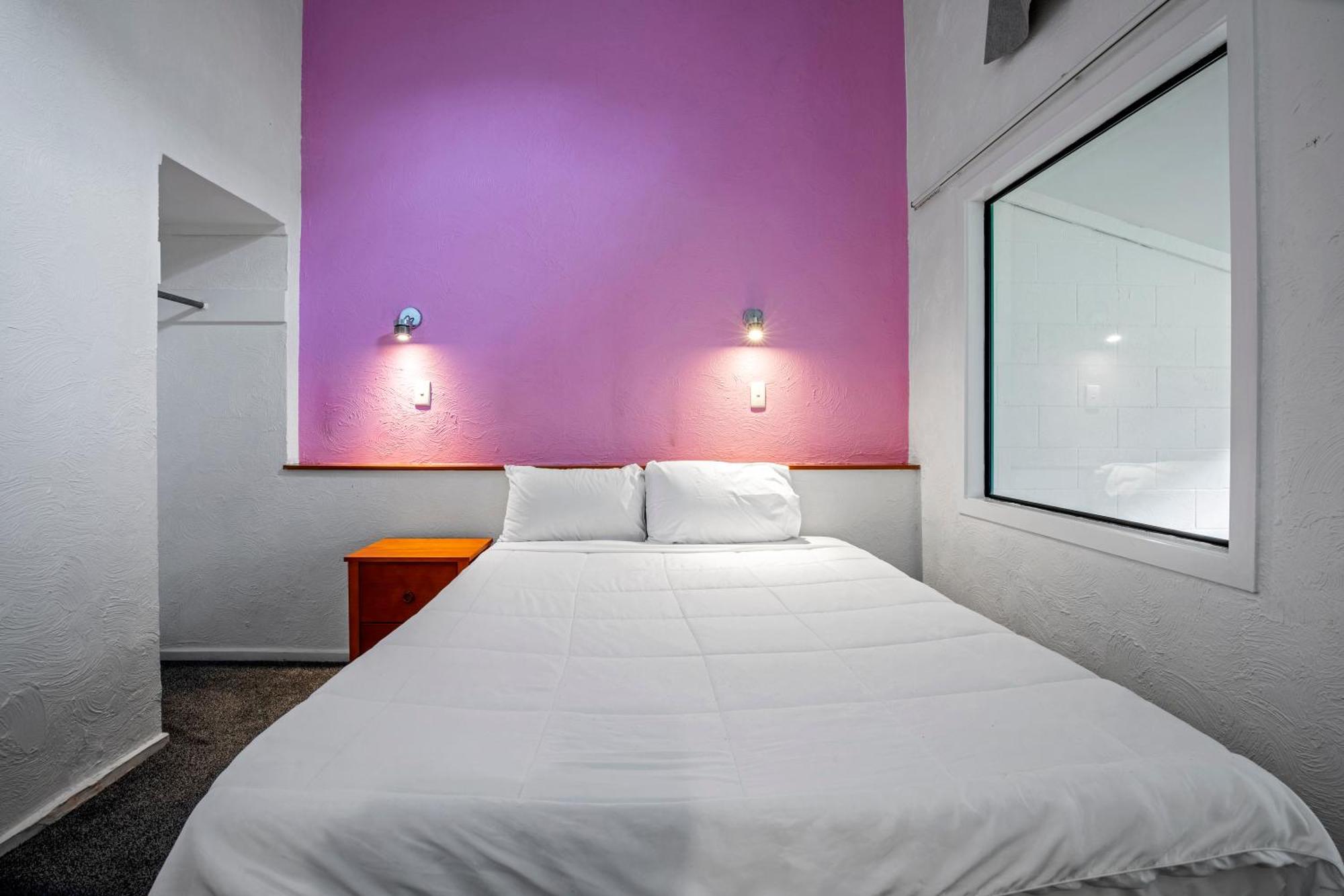 Oakwood Manor Motor Motel 3*