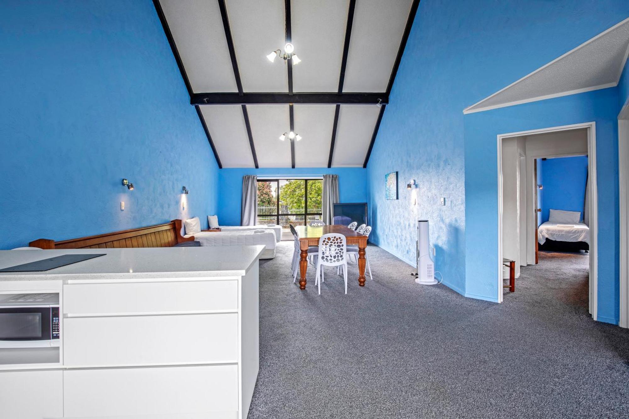 Oakwood Manor Motor Motel 3*