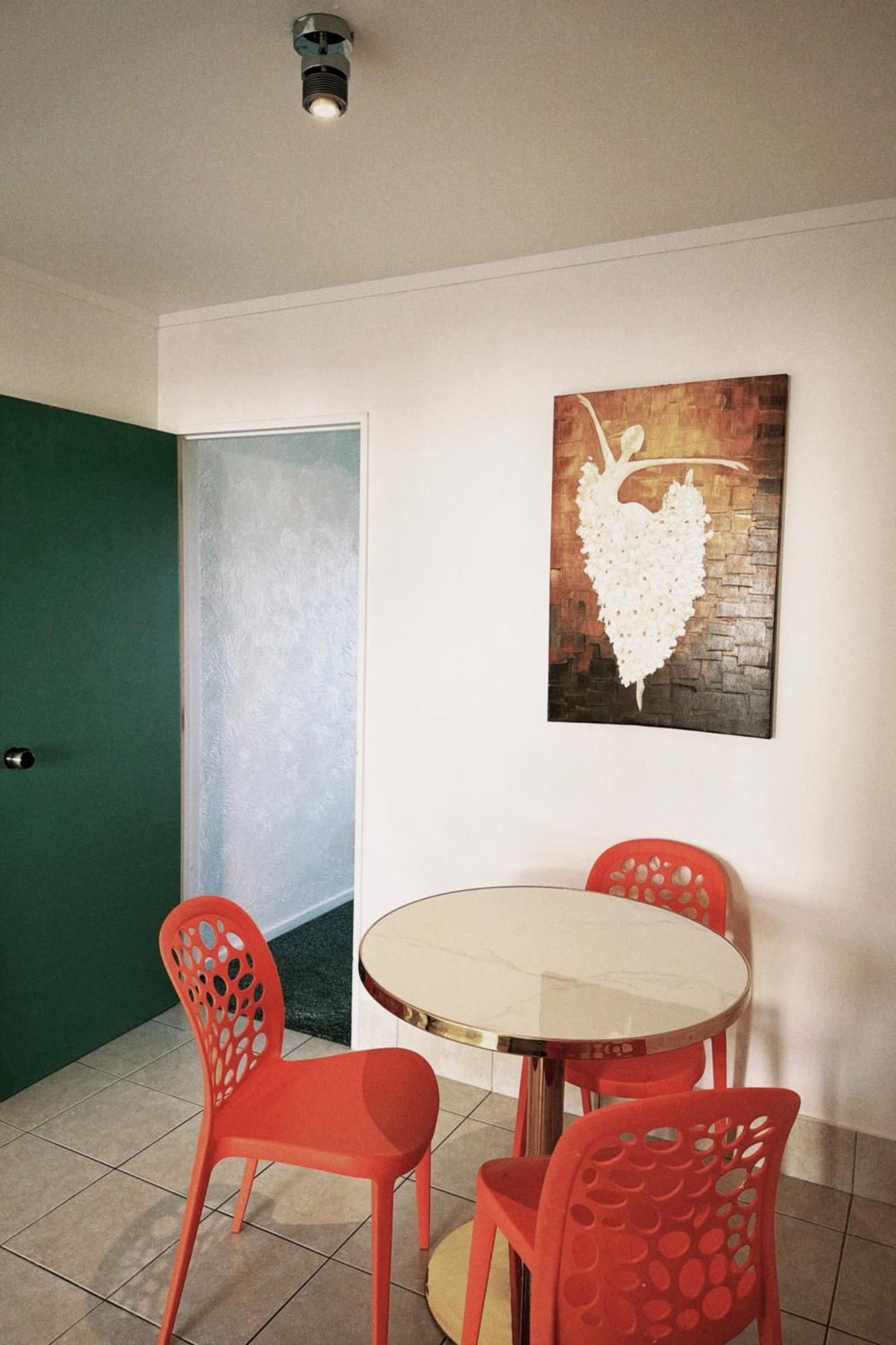 Oakwood Manor Motor Motel 3*