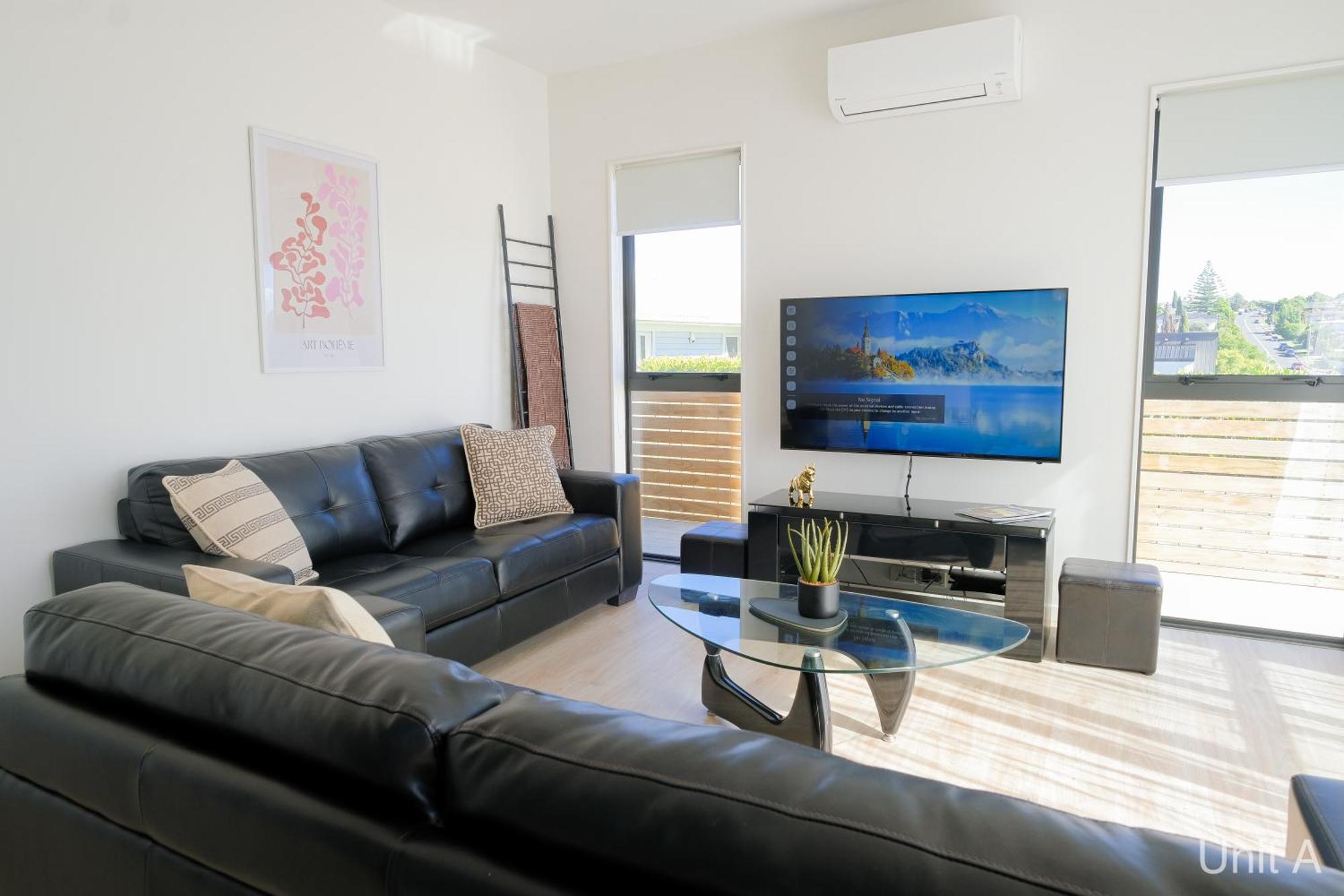 Holiday home Modern Howick Town House Fibre Wifi Netflix Auckland