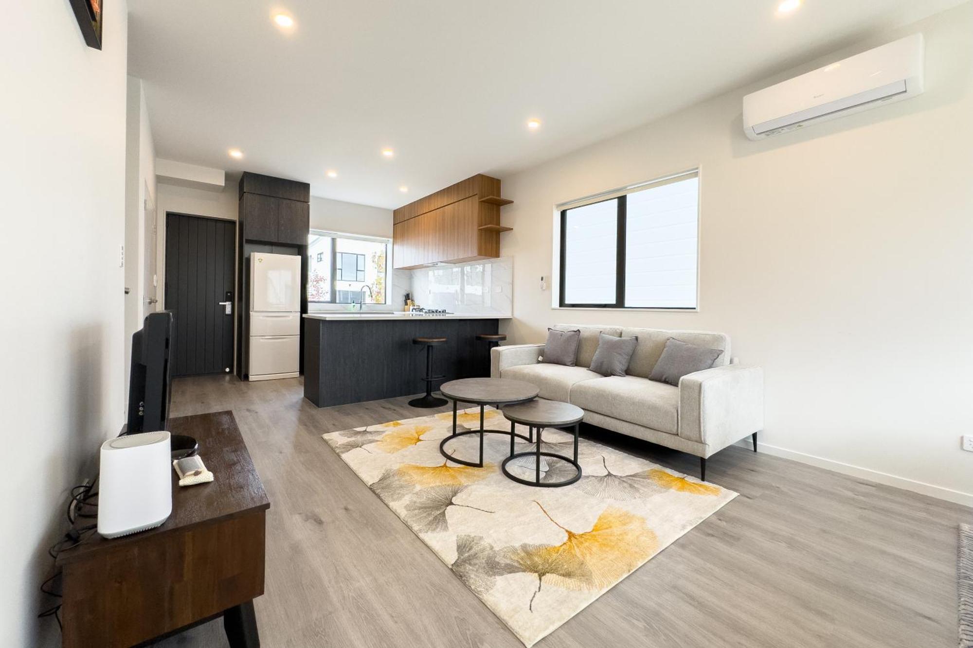 Modern 3-bds Townhouse In South Auckland
