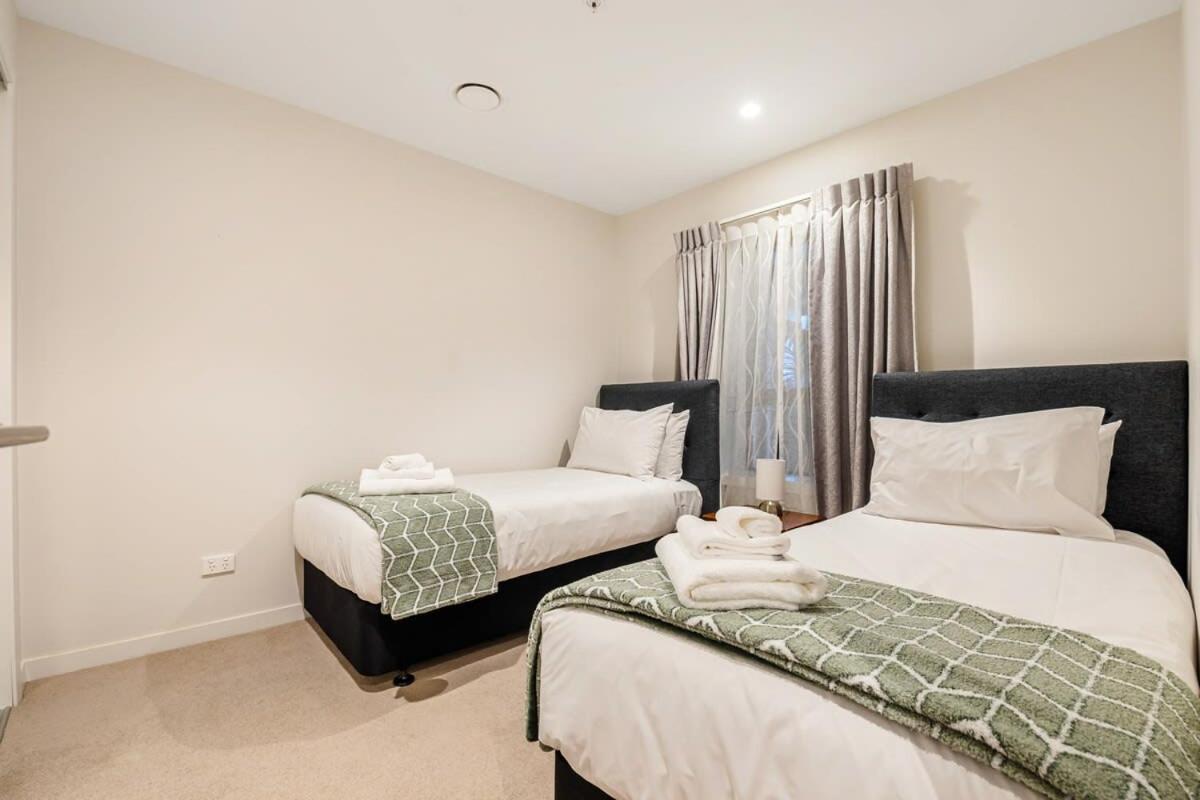 Spacious Mount Eden Apartment