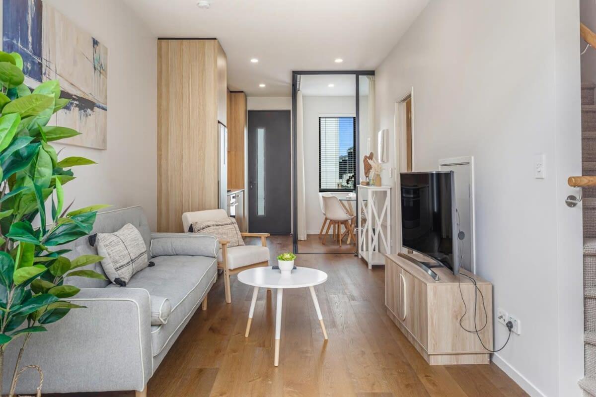 Fresh & Sleek Grey Lynn Unit With Private Patio
