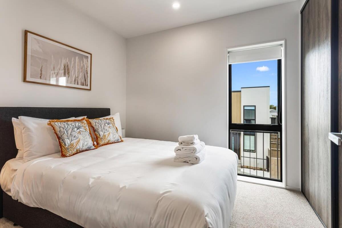 Fresh & Sleek Grey Lynn Unit With Private Patio * Auckland