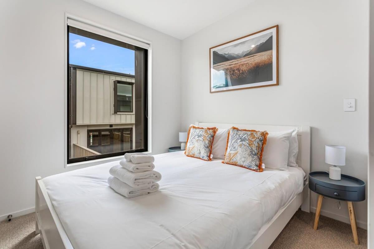 Fresh & Sleek Grey Lynn Unit With Private Patio Apartment *