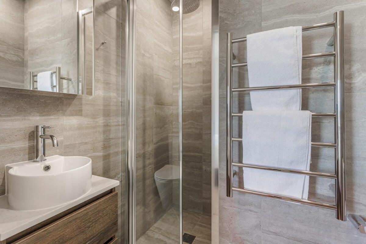 Fresh & Sleek Grey Lynn Unit With Private Patio