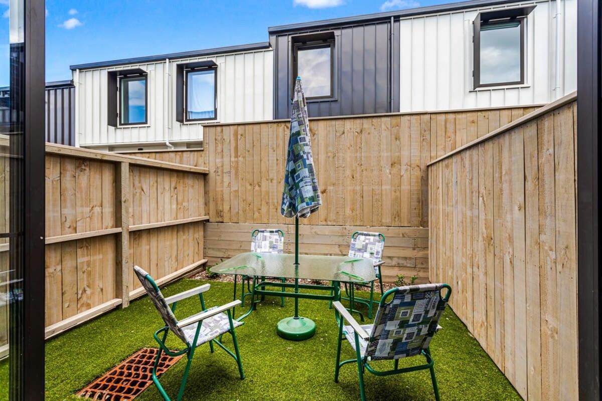 Apartment Fresh & Sleek Grey Lynn Unit With Private Patio Auckland