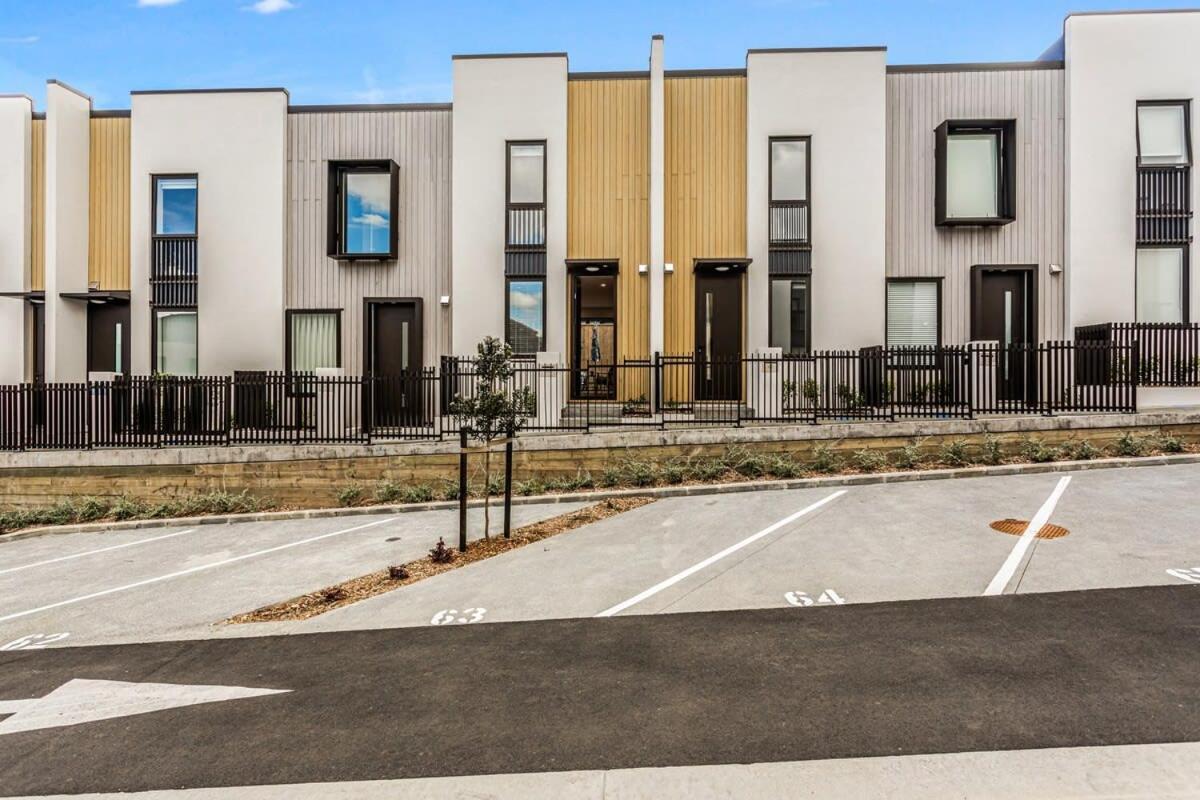 Apartment Fresh & Sleek Grey Lynn Unit With Private Patio