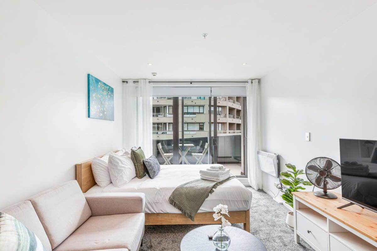 + Private Balcony Auckland