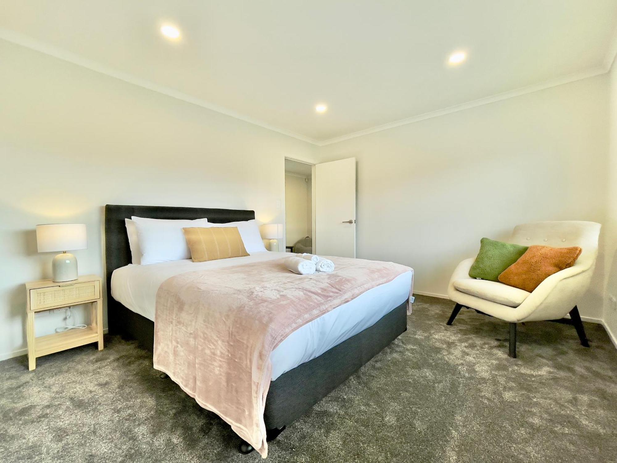 Sky Stars Brand-new Comfortable 3 & 4-bedroom Auckland