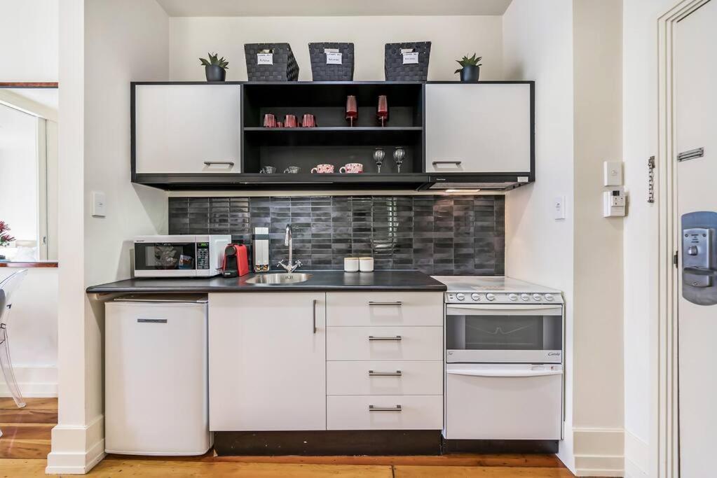 Kiwiana - Newly Refurbished - Rooftop Pool Apartment