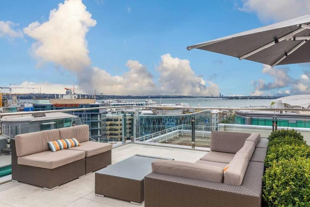 Kiwiana - Newly Refurbished - Rooftop Pool Apartment *