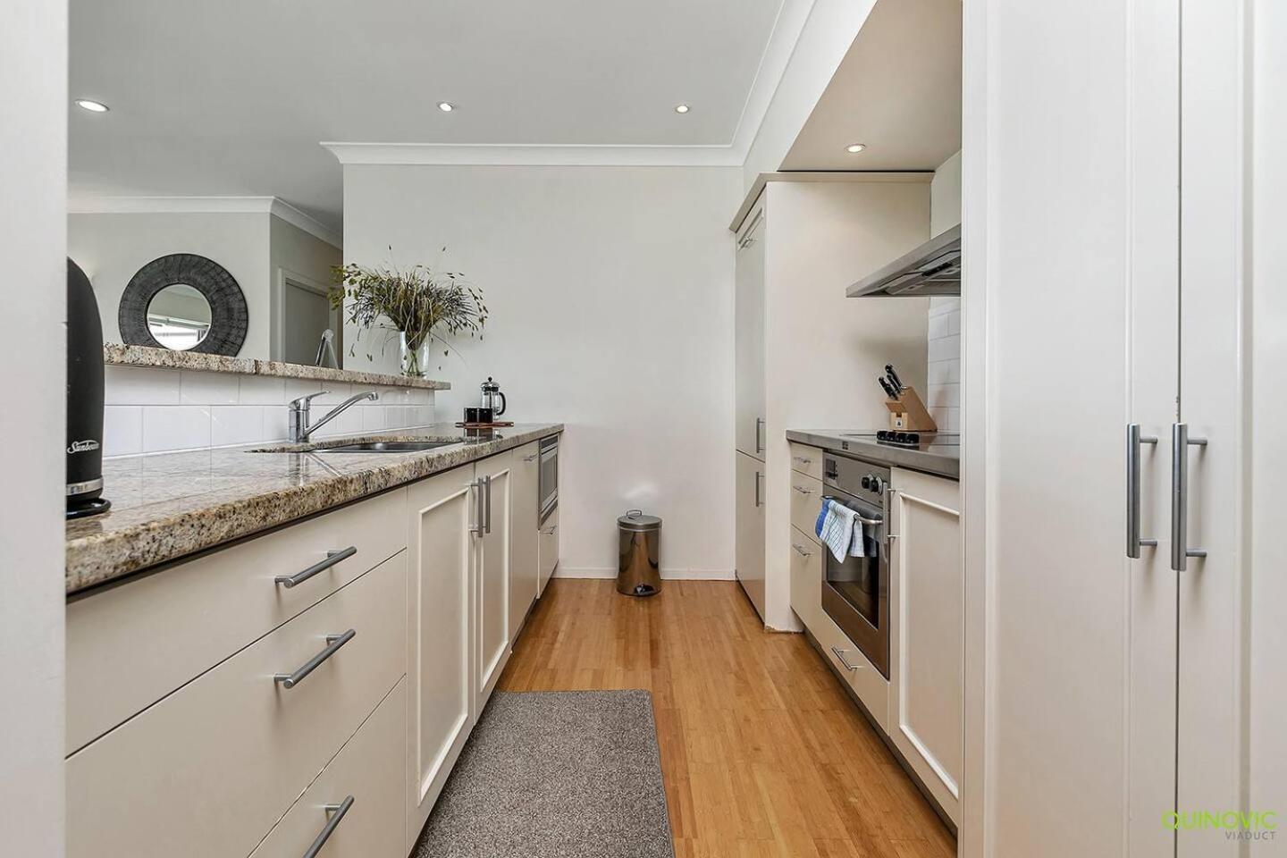 Awsa Waterfront Luxury Apartment *