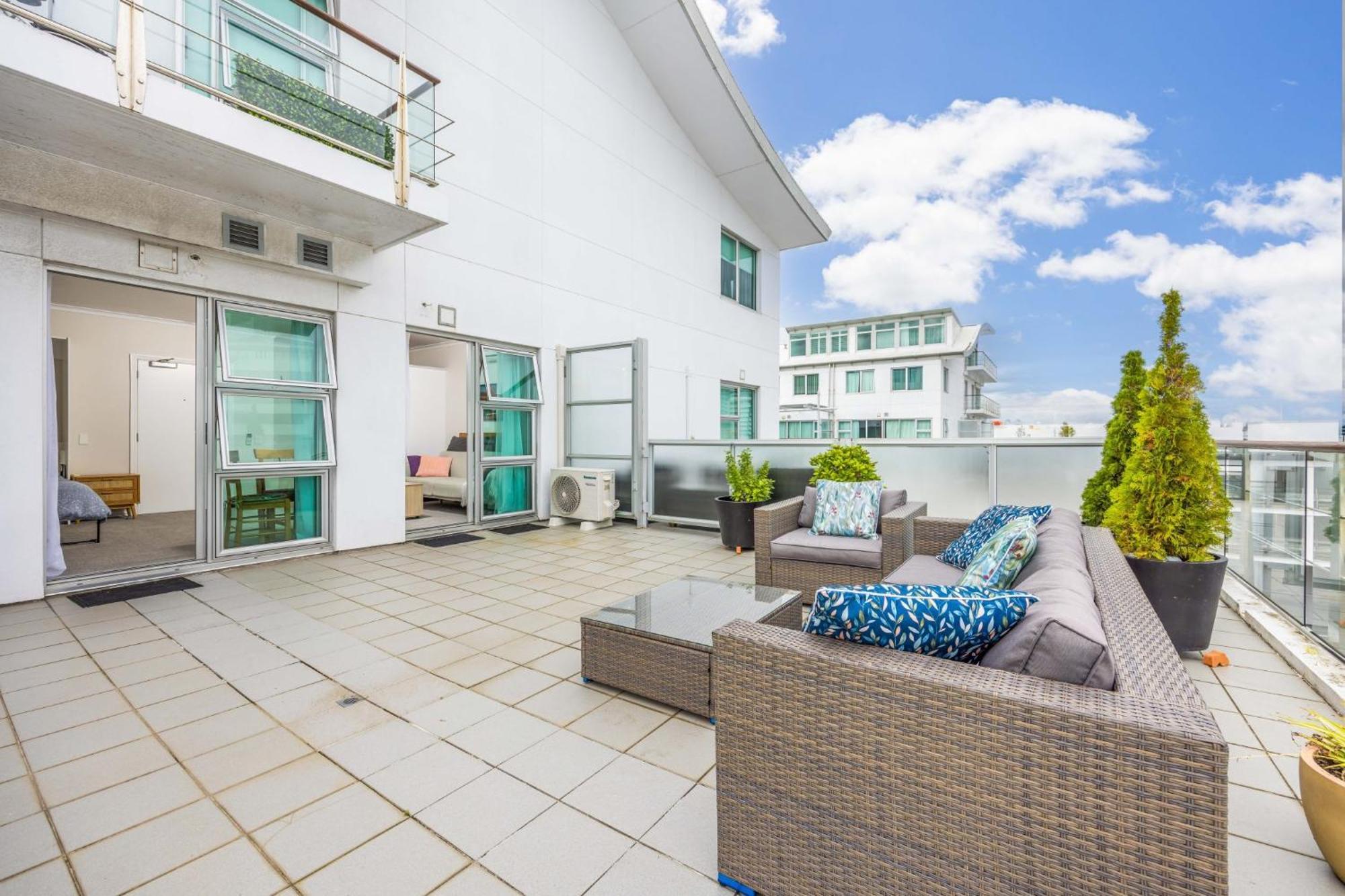 Waterfront Studio 56 Viaduct Apartment