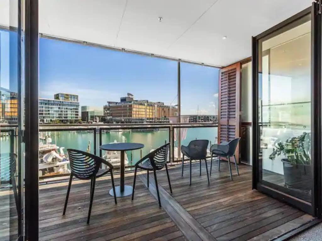 Lovely View - Free Parking, Pool And Gym Apartment *