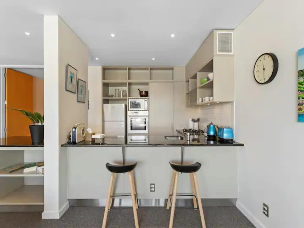 Lovely View - Free Parking, Pool And Gym Apartment