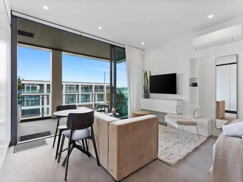 Sleek Modern With Balcony Apartment *