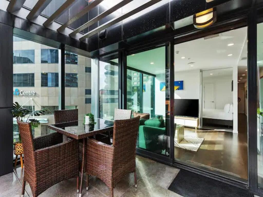 Two Bedroom - Large Balcony Apartment Auckland