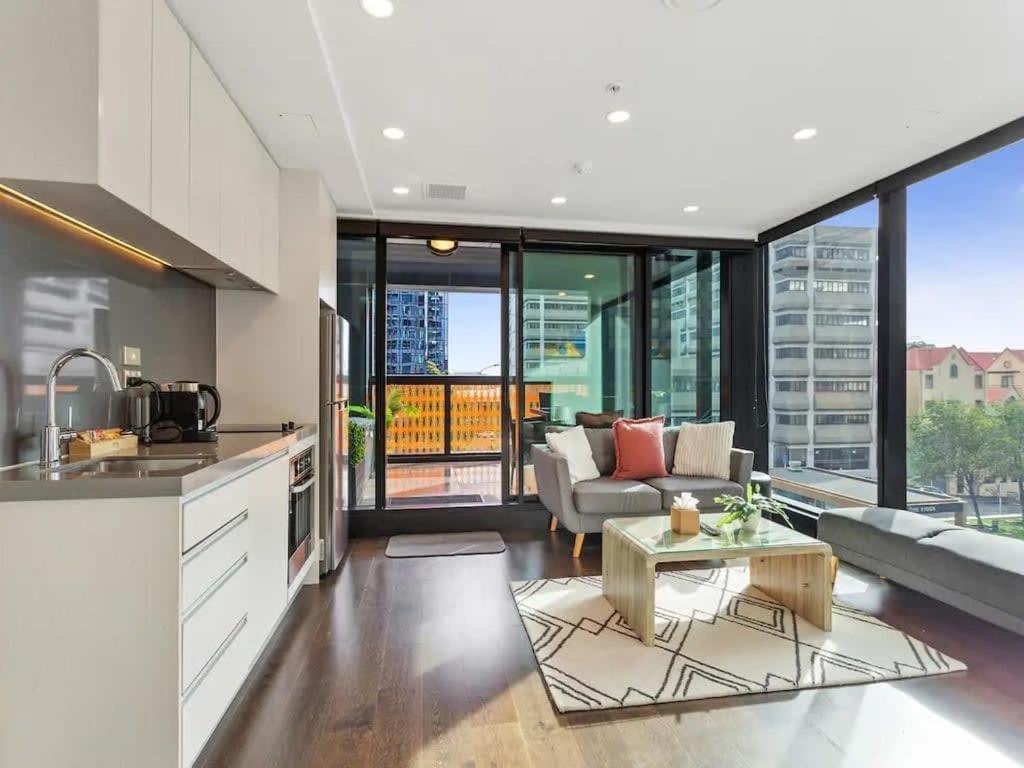 Two Bedroom - Large Balcony Apartment Auckland