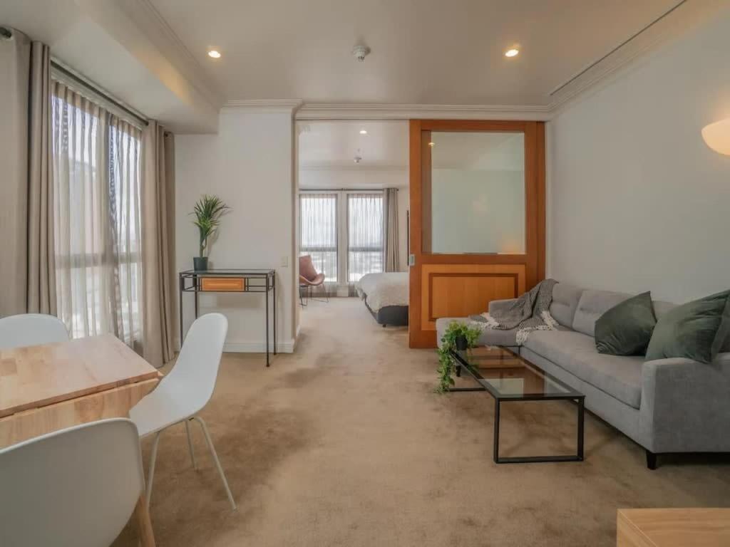 Spacious - Free Parking Gym And Pool Access * Auckland