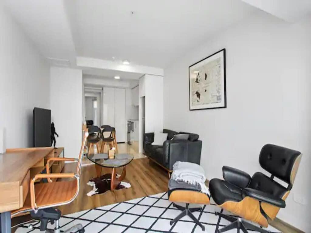Modern With Remote Working Space Apartment Auckland